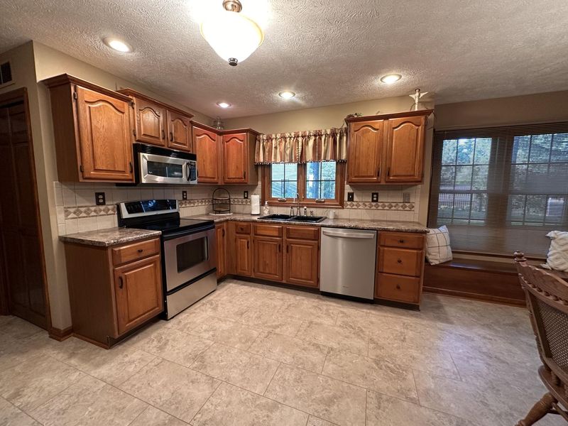 605 Oakwood Drive, Bellefontaine, OH 43311 Photo 16