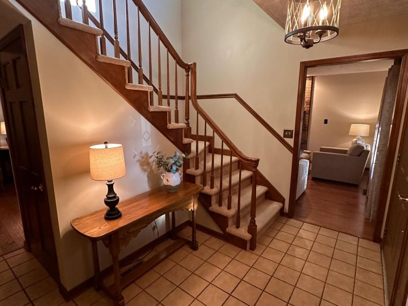 605 Oakwood Drive, Bellefontaine, OH 43311 Photo 2