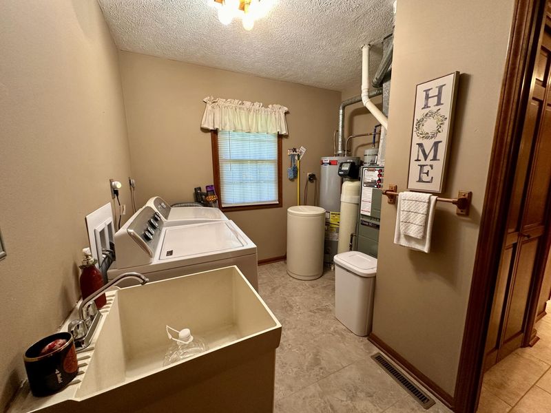 605 Oakwood Drive, Bellefontaine, OH 43311 Photo 34
