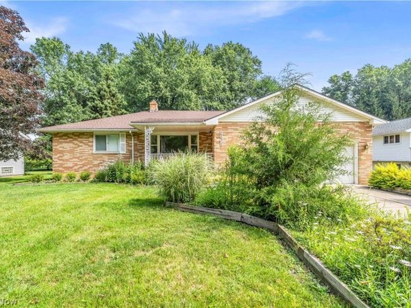 5805 Williamsburg Drive , Highland Heights, OH 44143