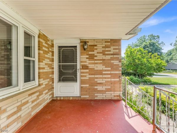 5805 Williamsburg Drive , Highland Heights, OH 44143