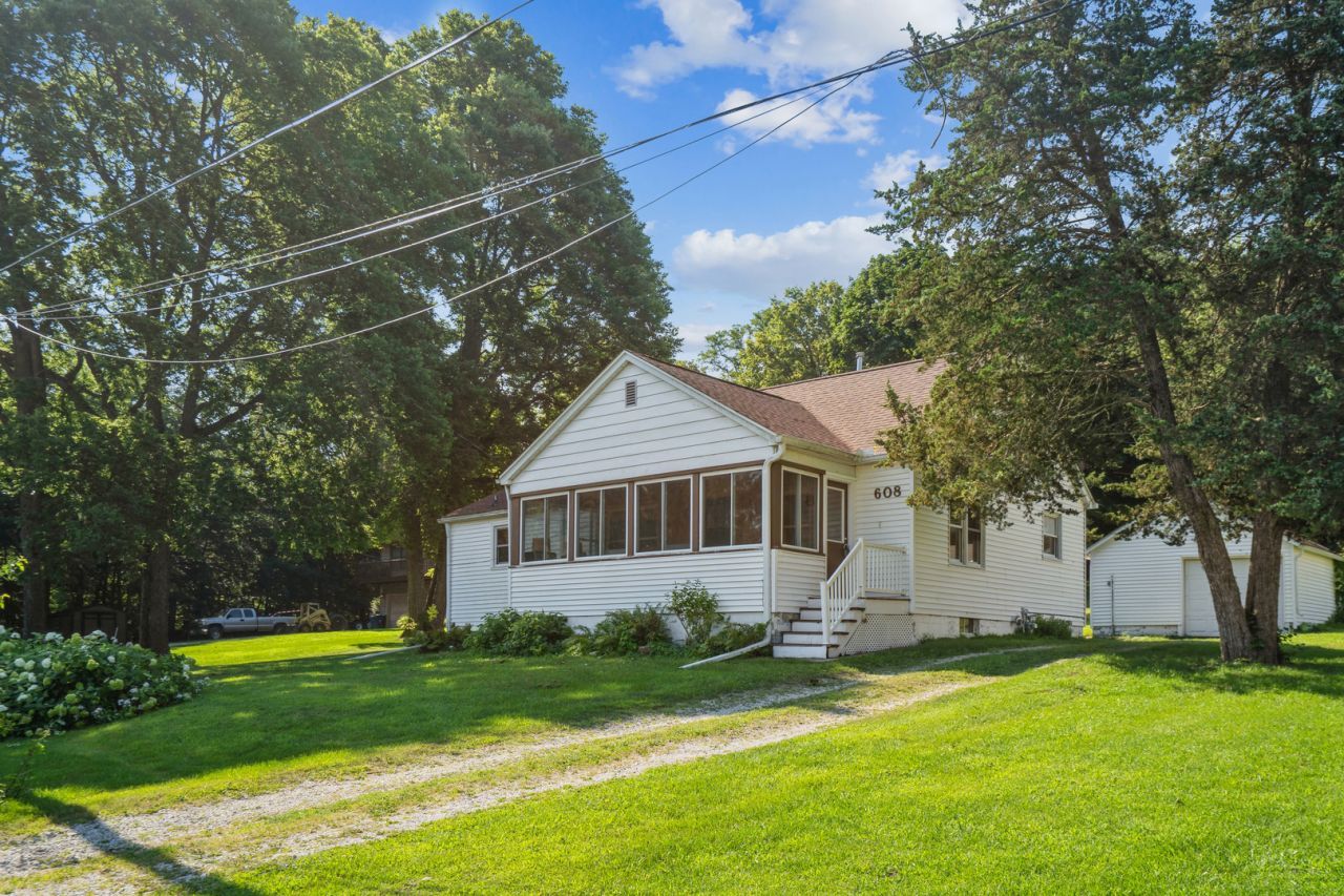 608 3RD Avenue , Cordova, IL 61242