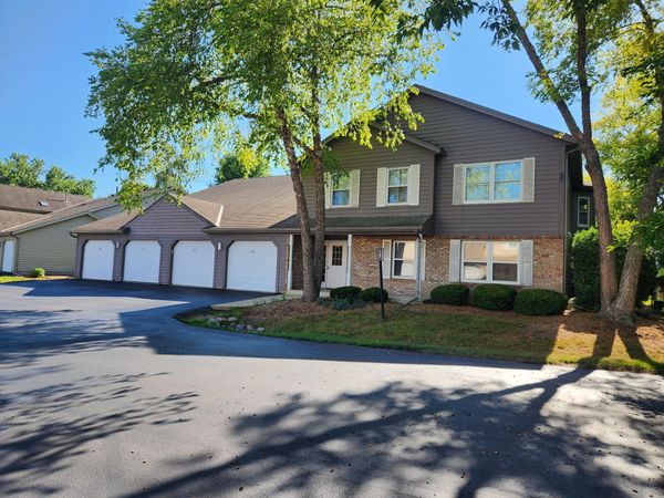 943 Crestwood Dr, Burlington, WI 53105