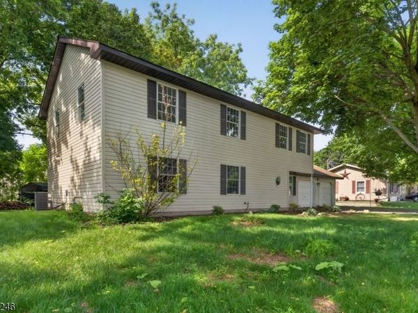 940 Hobson St, Alpha, NJ 08865