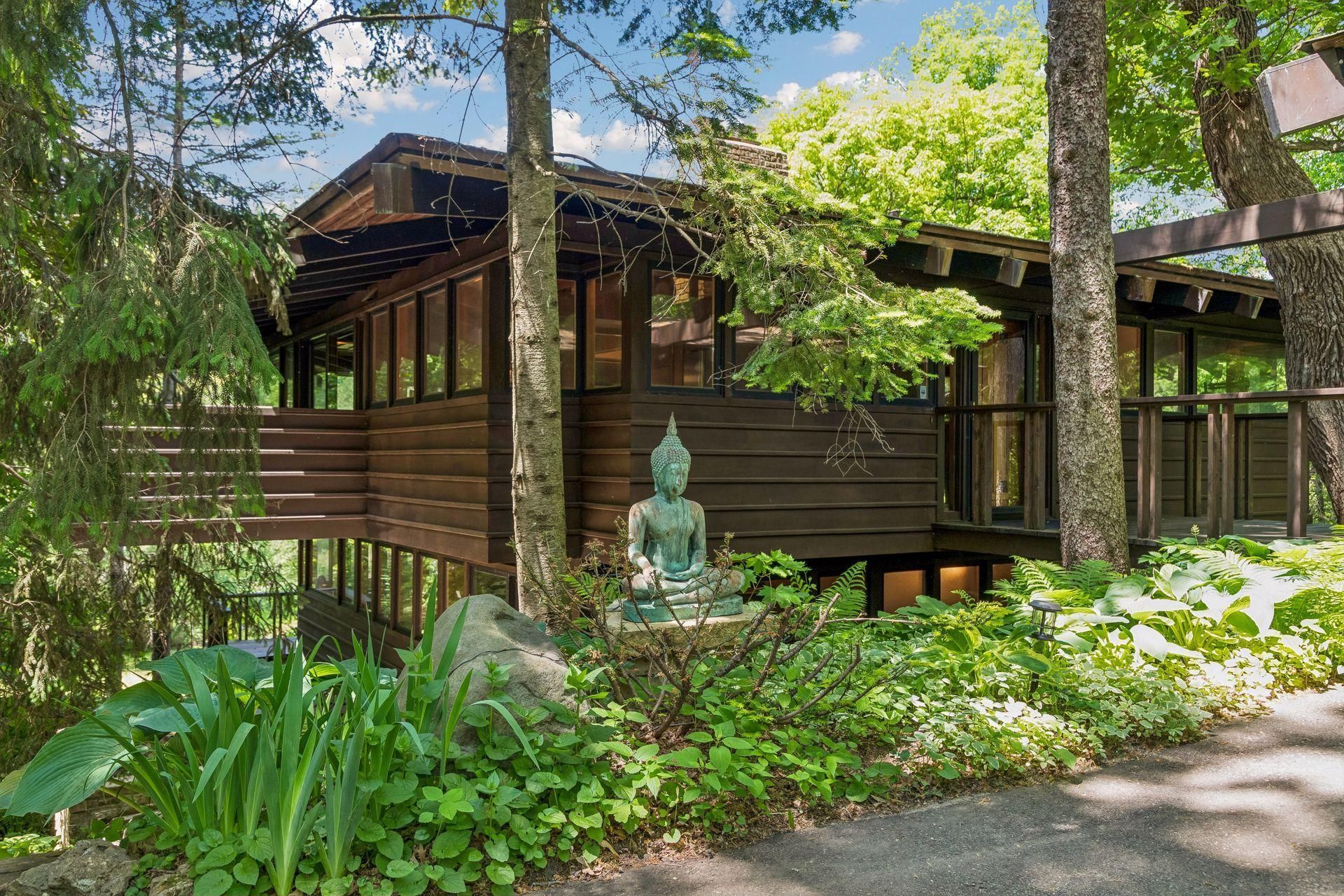 3530 Ridgewood Road , Arden Hills, MN 55112