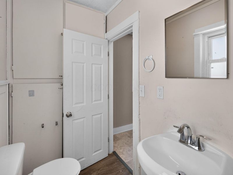 424 Emmit Avenue , Columbus, OH 43228 Photo 16