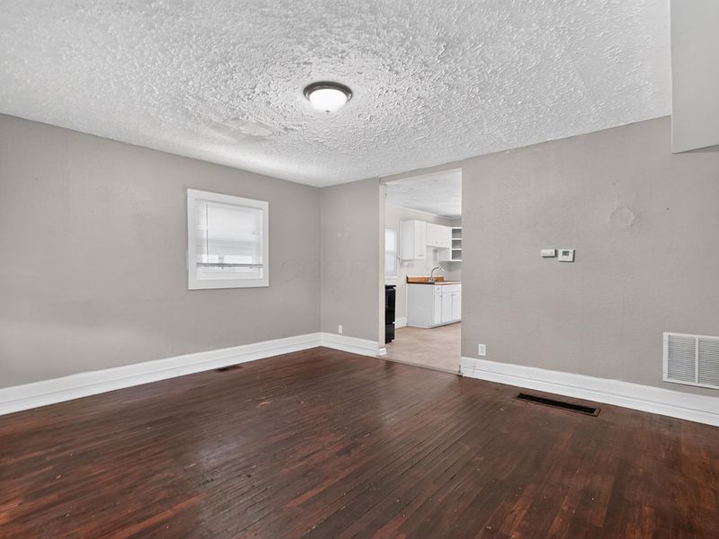 424 Emmit Avenue , Columbus, OH 43228 Photo 5