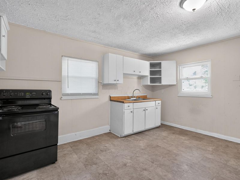 424 Emmit Avenue , Columbus, OH 43228 Photo 6