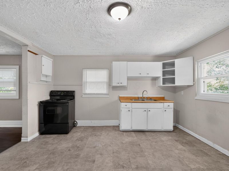 424 Emmit Avenue , Columbus, OH 43228 Photo 7