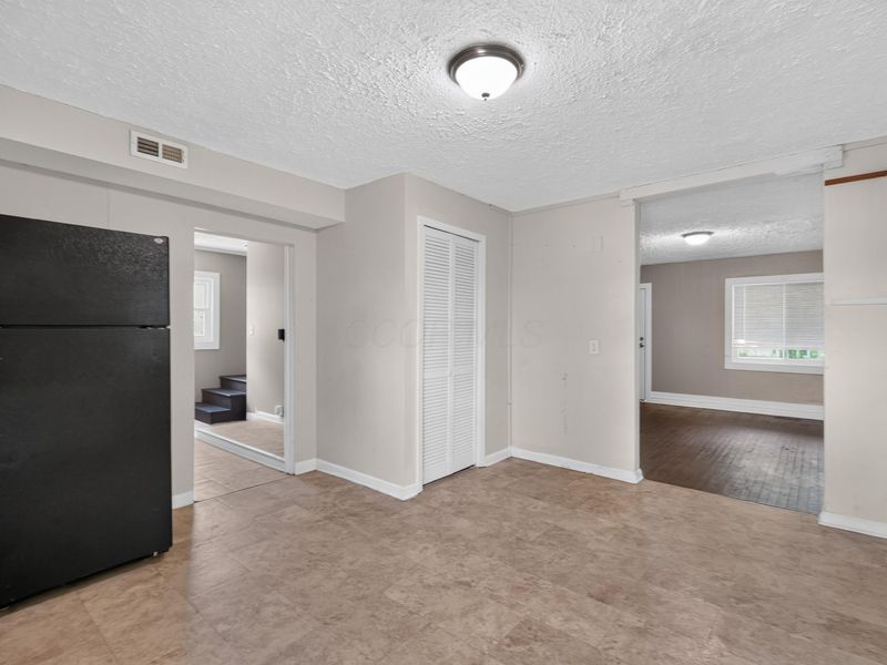 424 Emmit Avenue , Columbus, OH 43228 Photo 8