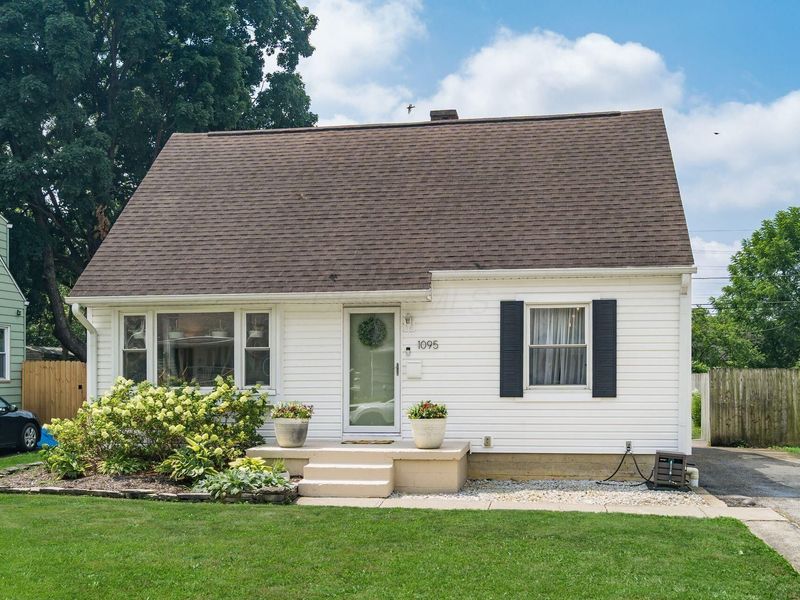 1095 E Dunedin Road, Columbus, OH 43224 Photo 2