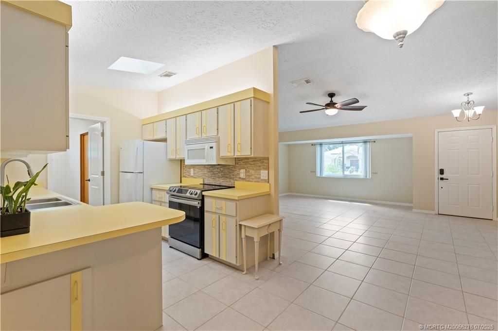 537 NW Sagamore Terrace, Port Saint Lucie, FL 34983 Photo