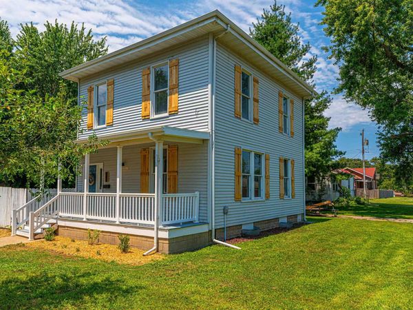 402 3RD Street, Lincoln, IL 62656