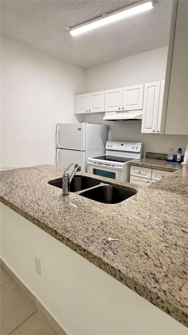 18304 NW 68th Ave, Unit M, Hialeah, FL 33015 Photo