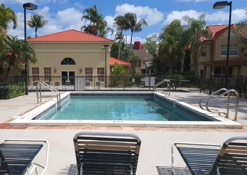 18304 NW 68th Ave, Unit M, Hialeah, FL 33015 Photo