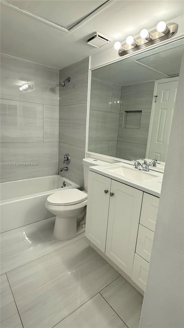 18304 NW 68th Ave, Unit M, Hialeah, FL 33015 Photo