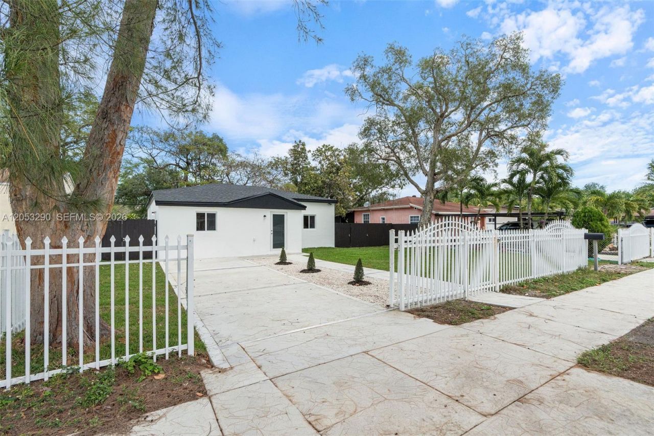 1305 Dunad Avenue , Opa Locka, FL 33054 Photo
