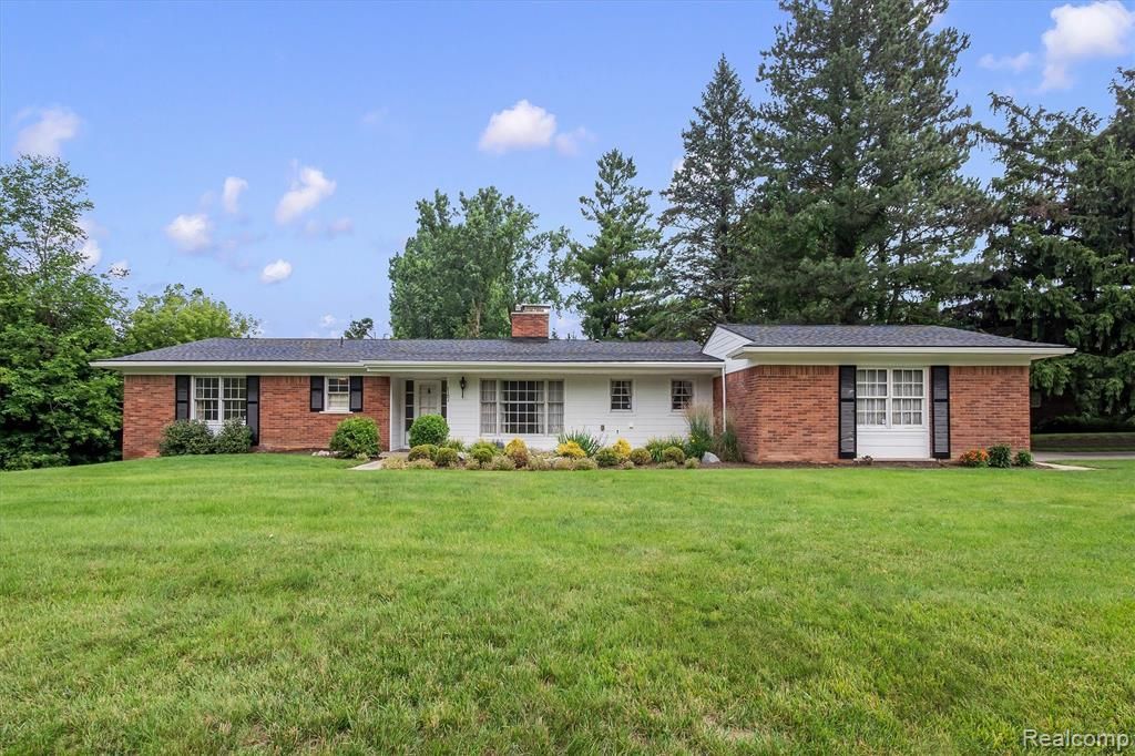 1151 Peveril Road, Bloomfield Hills, MI 48304 Main Photo