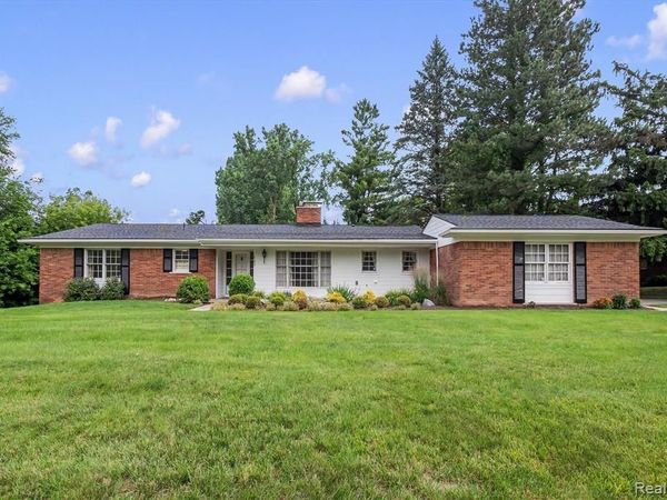 1151 Peveril Road, Bloomfield Hills, MI 48304