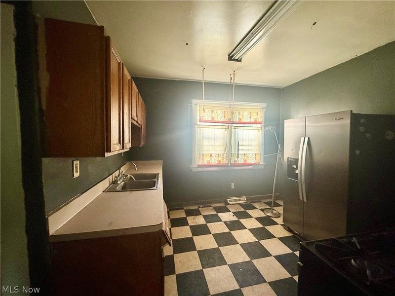 663 E 115th Street, Cleveland, OH 44108 Photo 6