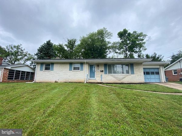 816 GOBIN DRIVE, CARLISLE, PA 17013