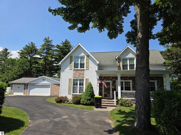 702 Washington W, East Tawas, MI 48730