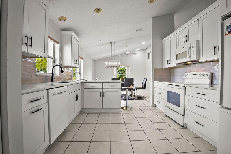 5025 Robino Circle, West Palm Beach, FL 33417 Photo