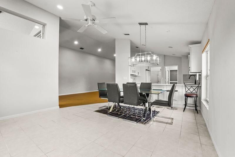 5025 Robino Circle, West Palm Beach, FL 33417 Photo