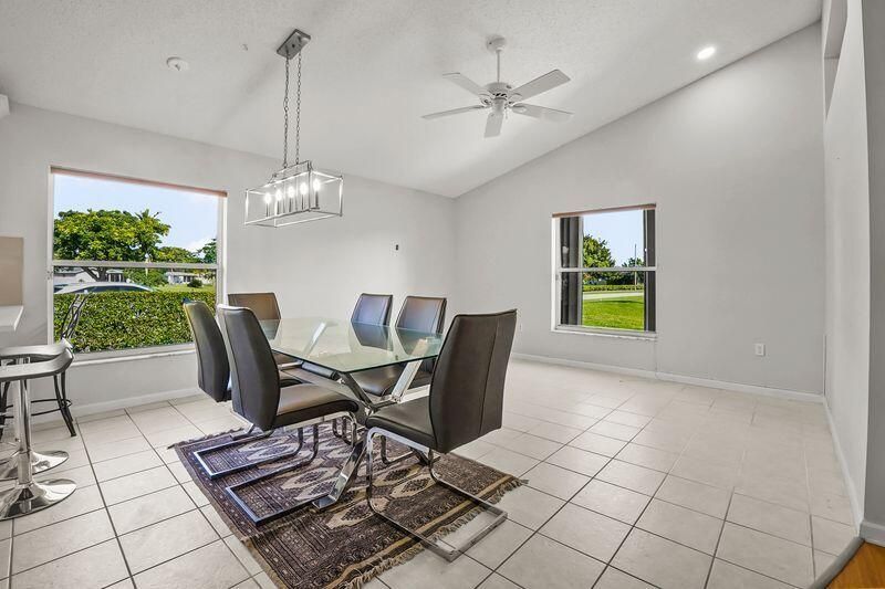 5025 Robino Circle, West Palm Beach, FL 33417 Photo