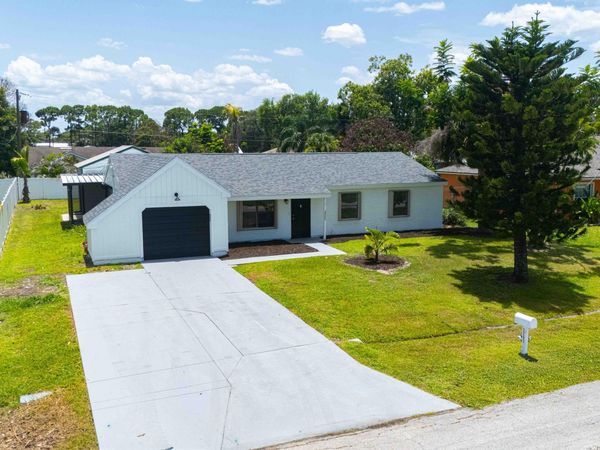 2262 SE Tile Terrace, Port St. Lucie, FL 34952