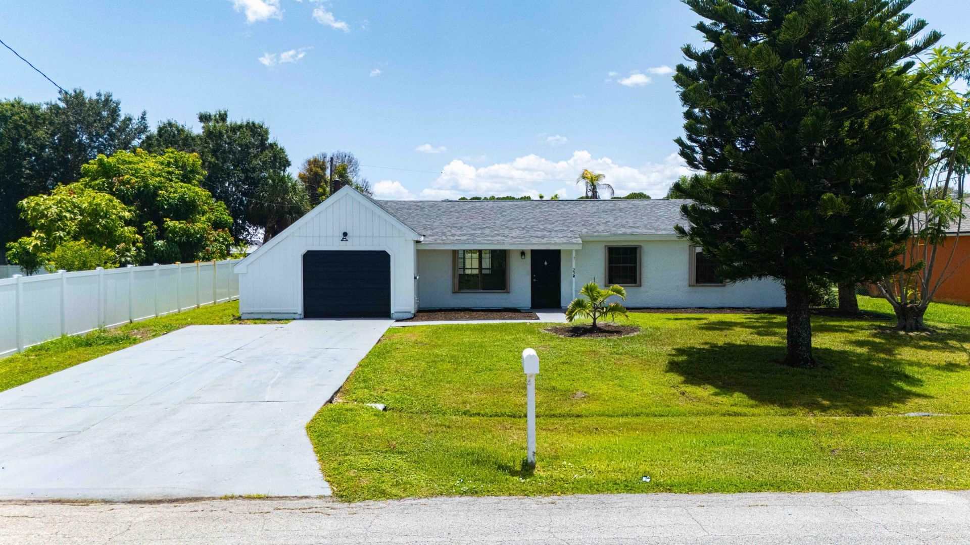 2262 SE Tile Terrace, Port Saint Lucie, FL 34952 Photo