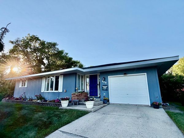 909 2nd Street NE, Roseau, MN 56751