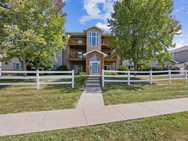 2743 Triple Crown Ln, Unit 2, Iowa City, IA 52240