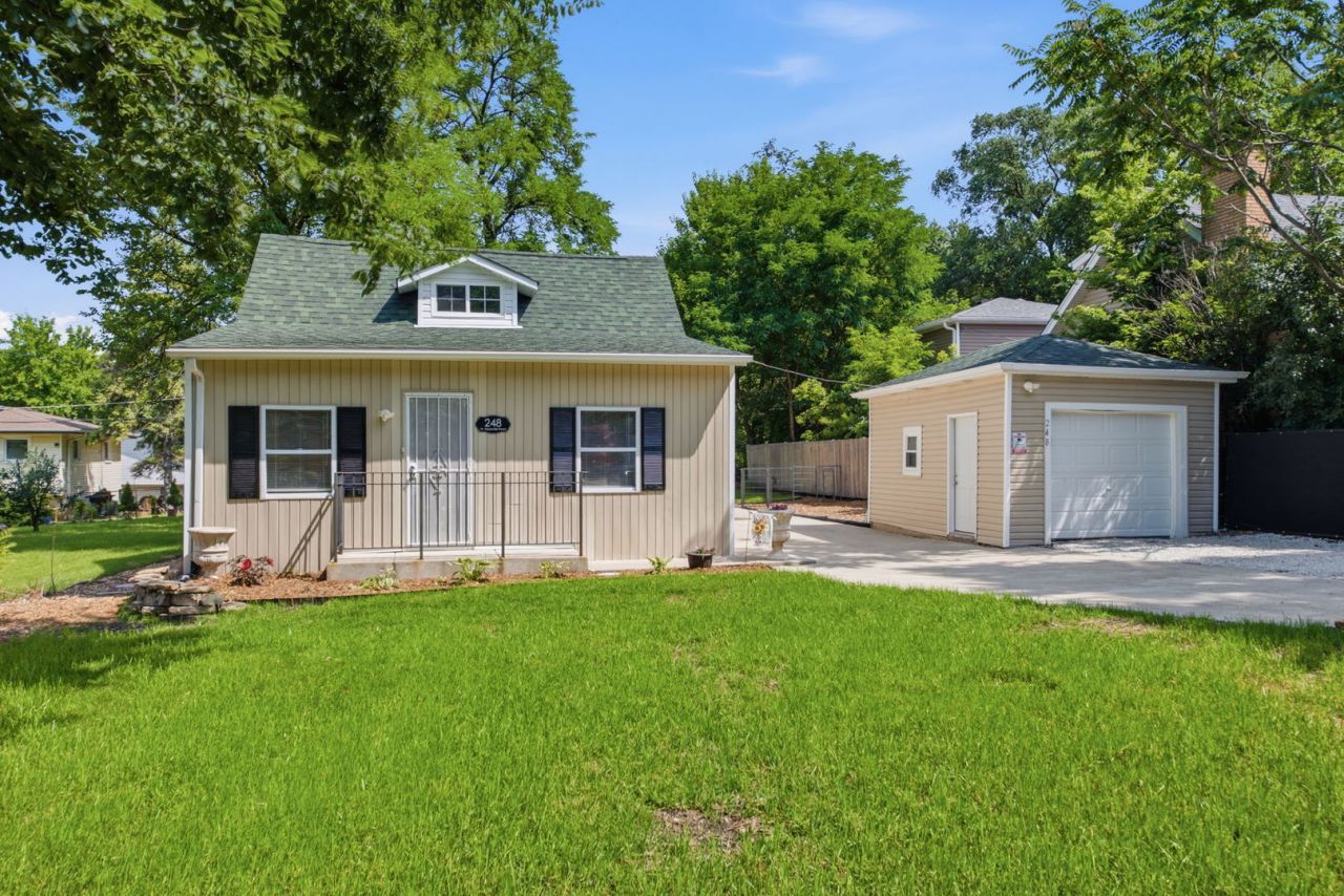 248 W Naperville Road , Westmont, IL 60559