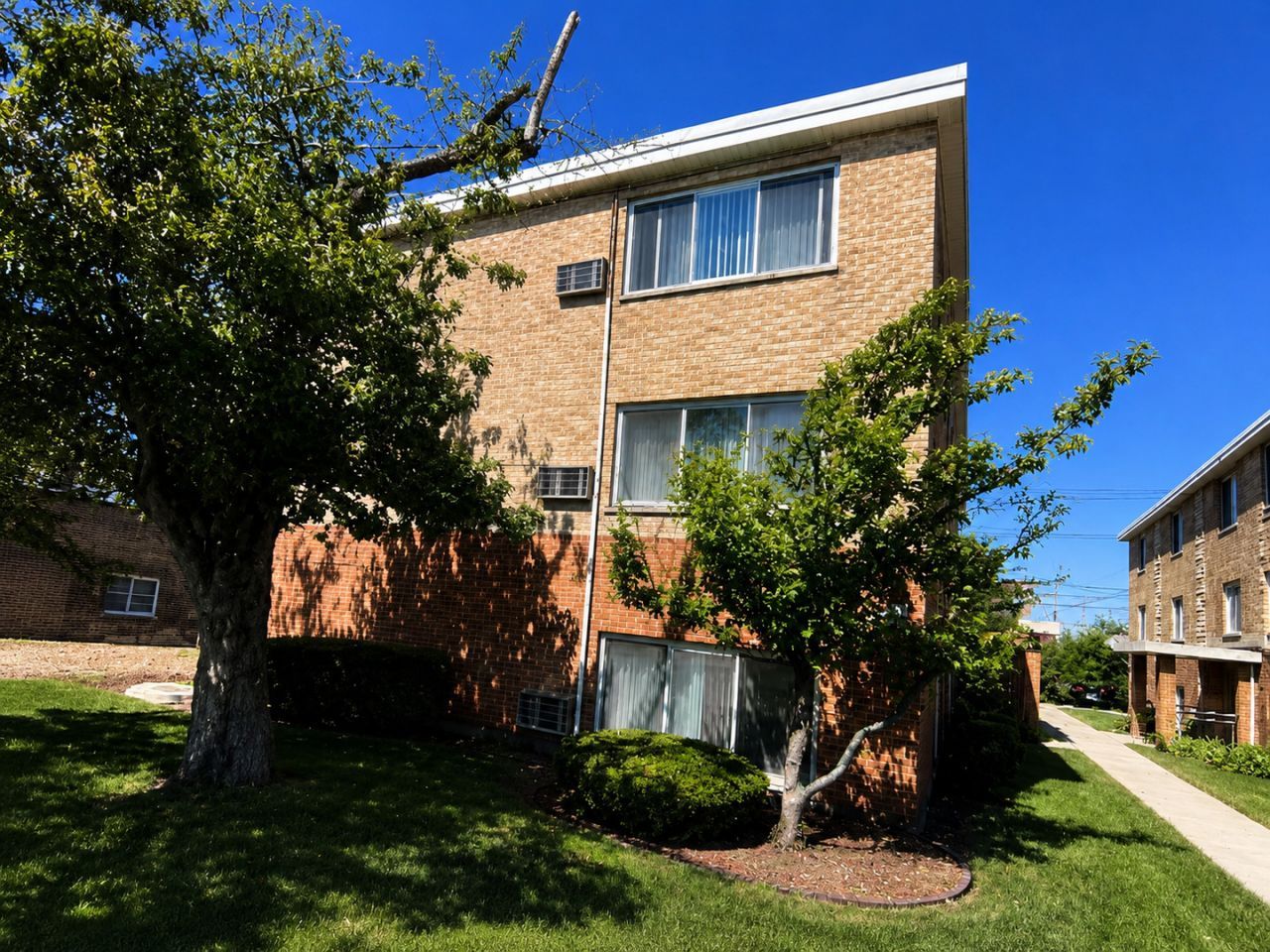 5586 S Archer Avenue, Unit 2c, Chicago, IL 60638 Main Photo