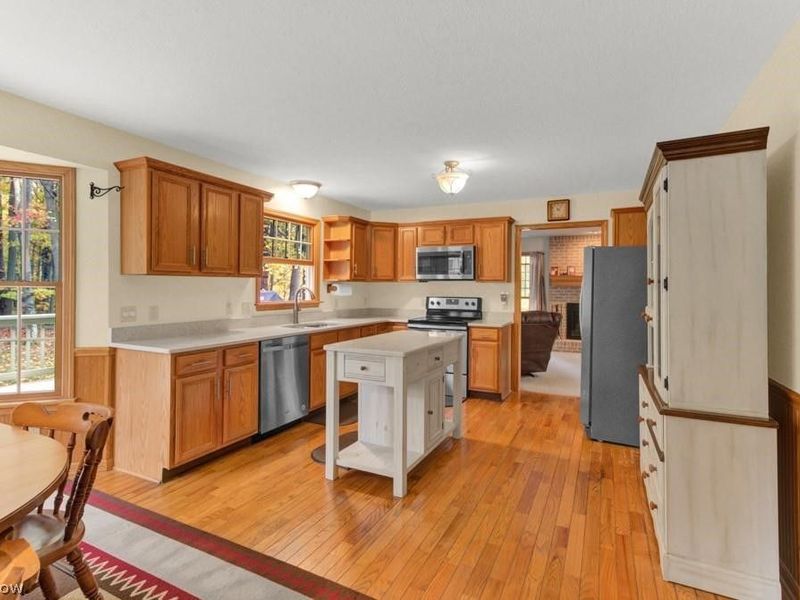 27 Latonka Trail, Malvern, OH 44644 Photo 3