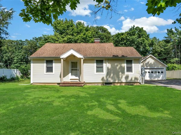33 Laurel Drive, Smithtown, NY 11787