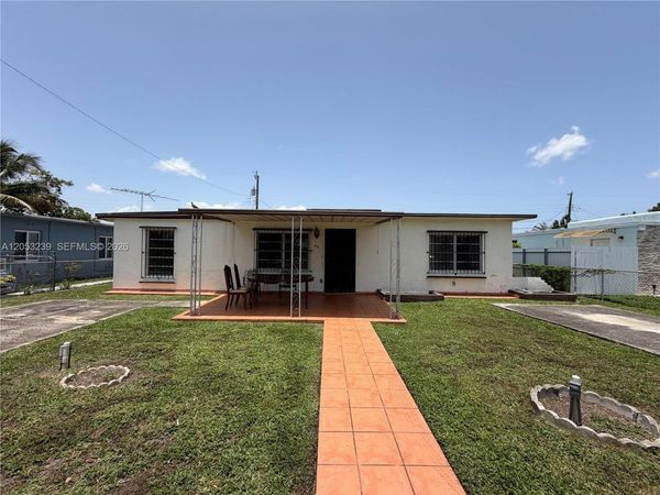 881 E 14th St , Hialeah, FL 33010