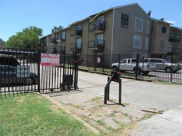 7126 Holly Hill Drive, Unit 105, Dallas, TX 75231