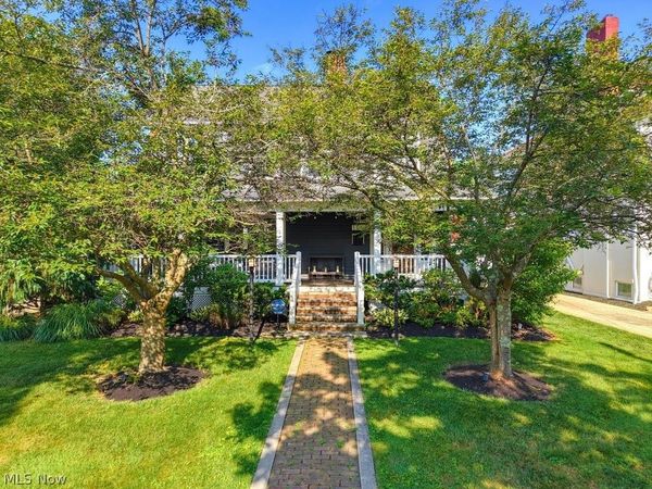 104 S Franklin Street , Chagrin Falls, OH 44022