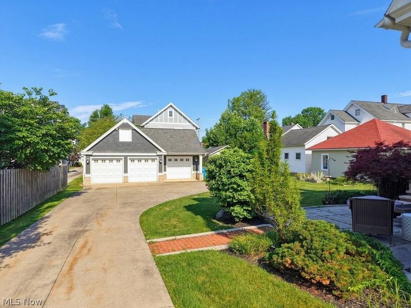 104 S Franklin Street, Chagrin Falls, OH 44022 Photo 2