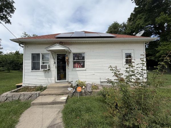 112 S Marion Street , Sandoval, IL 62882