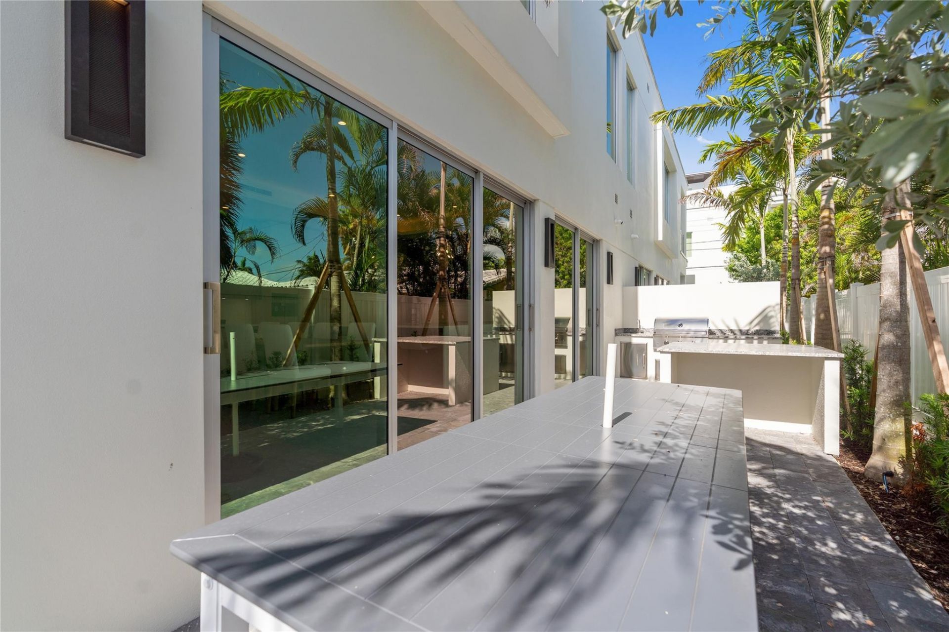 221 Shore Court, Unit 221, Lauderdale by the Sea, FL 33308 Photo