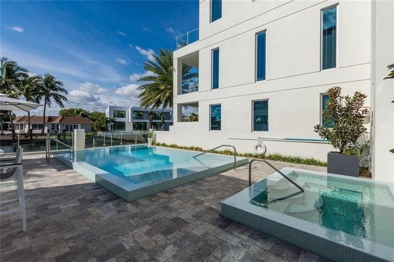 221 Shore Court, Unit 221, Lauderdale by the Sea, FL 33308 Photo