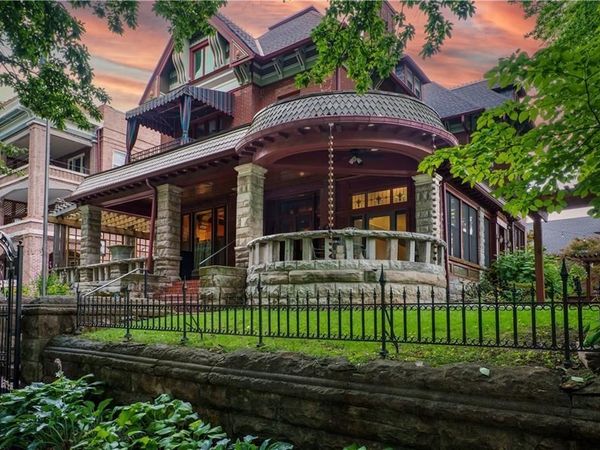 425 Gladstone Boulevard, Kansas City, MO 64124