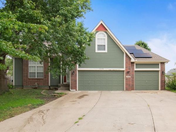 1205 SE 12th Circle, Lee's Summit, MO 64081