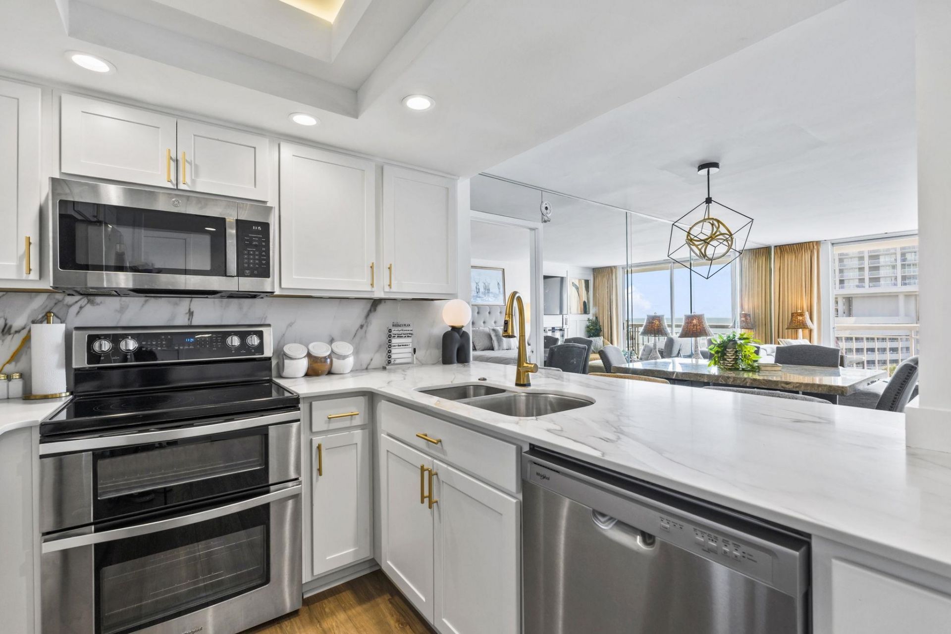 9820 Queensway Blvd. Photo 13