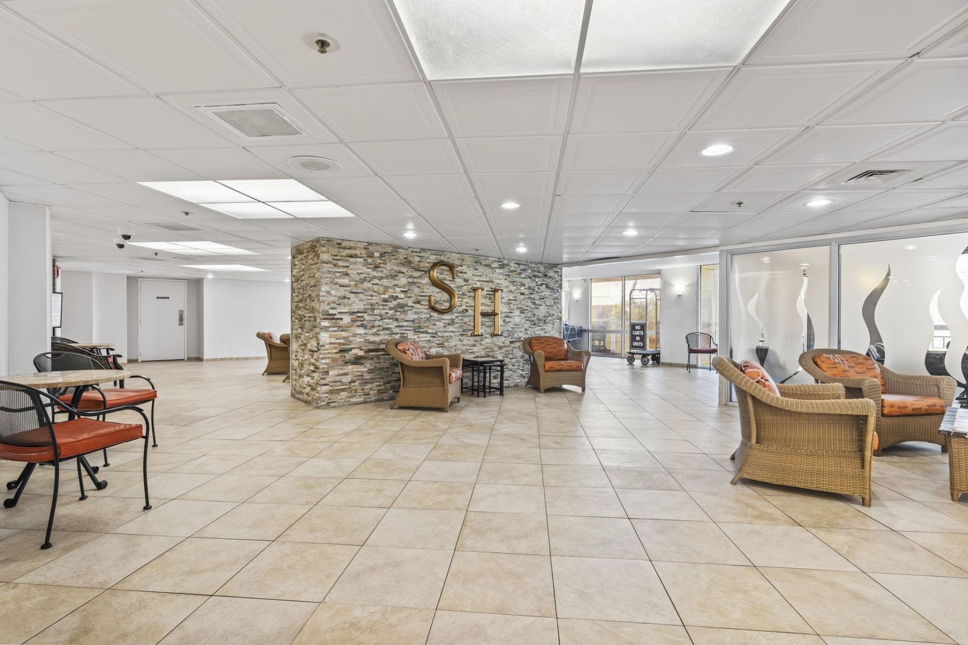 9820 Queensway Blvd. Photo 40