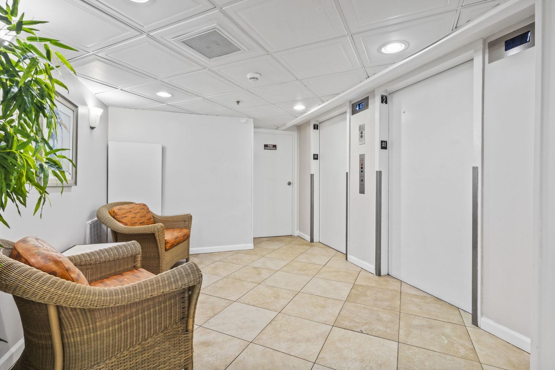 9820 Queensway Blvd. Photo 41