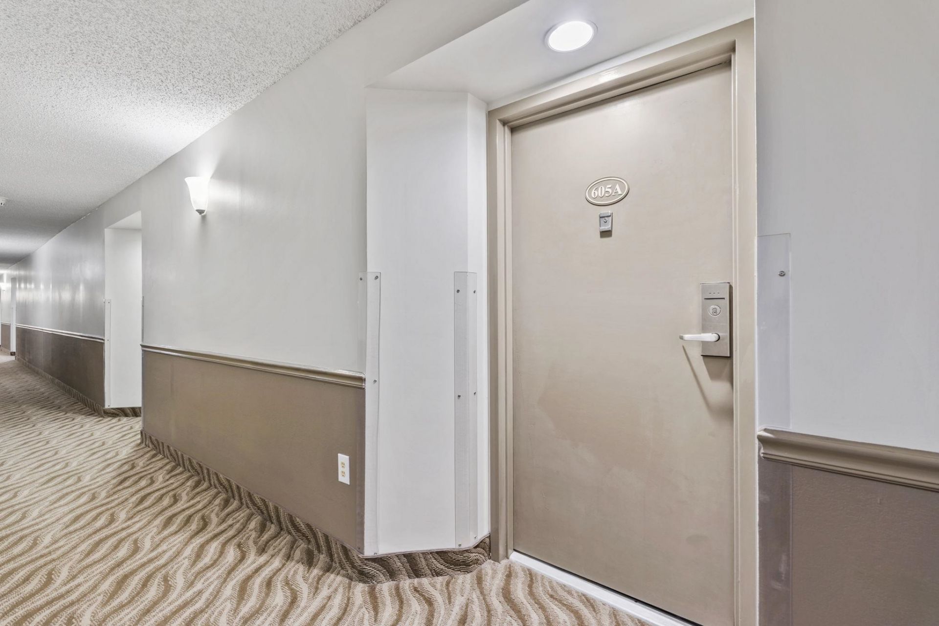 9820 Queensway Blvd. Photo 43